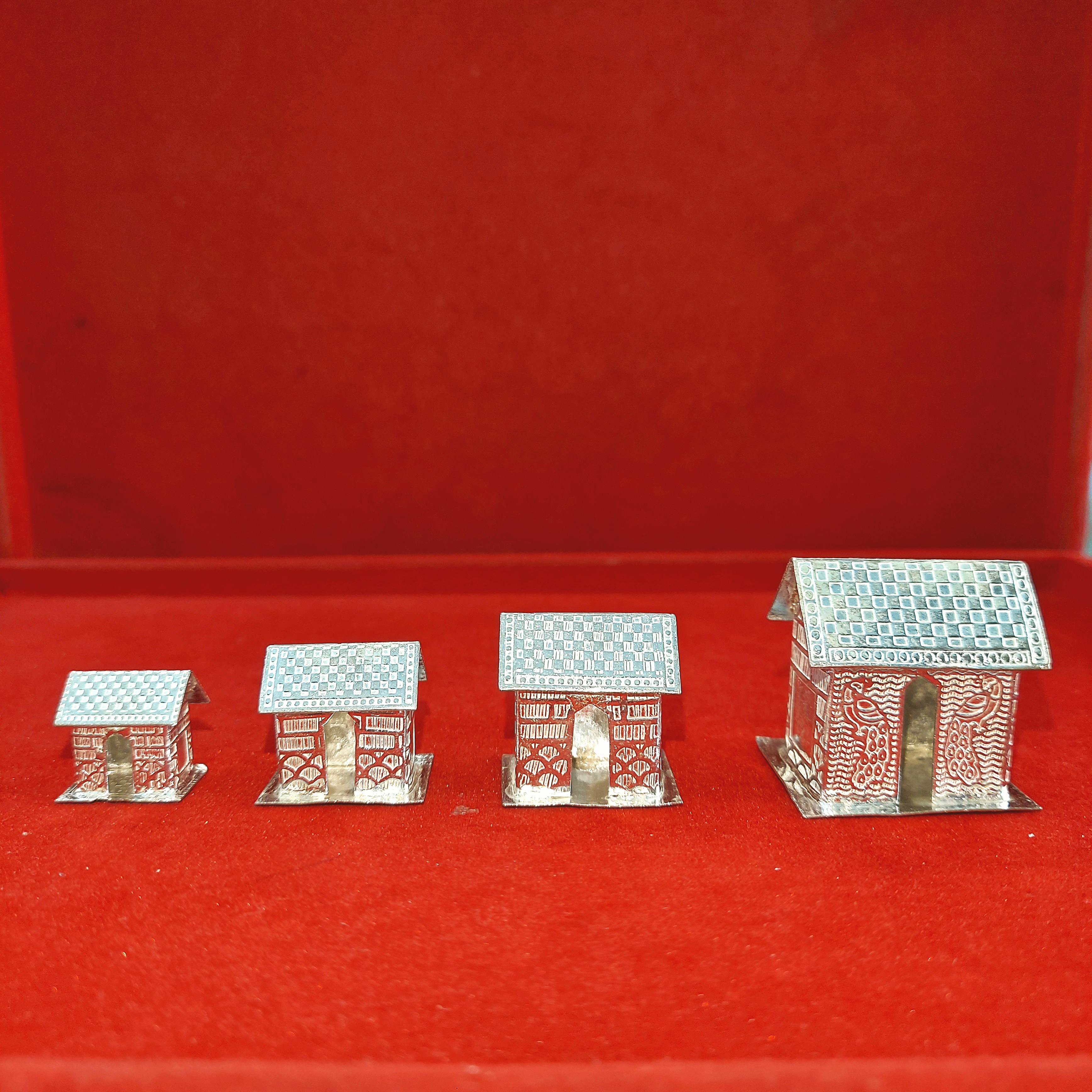 Laddu Gopal Makan - 4